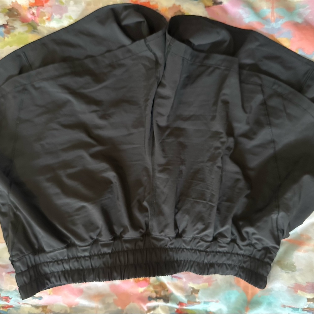 Lululemon Athletica black track Shorts HR high rise 5 inch inseam 14 EUC
